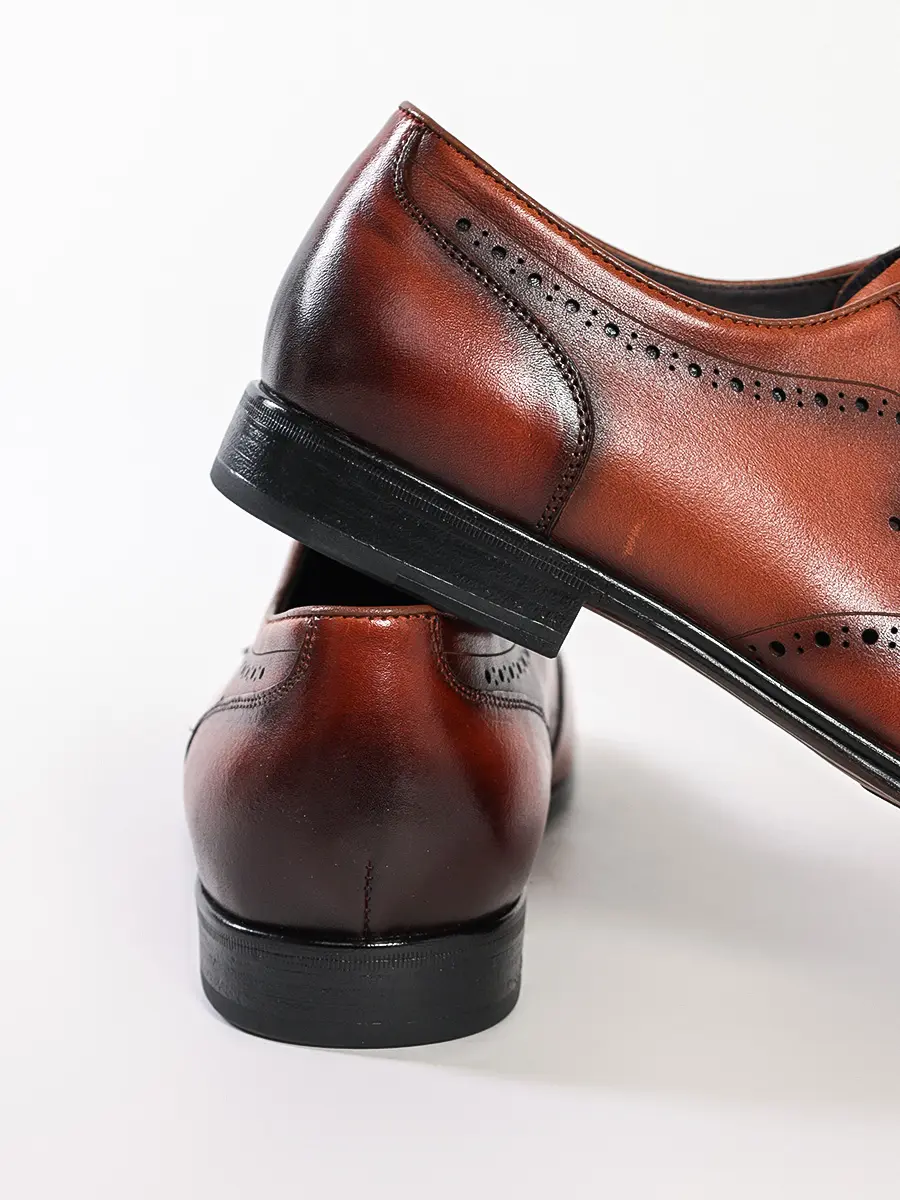 Туфли-дерби коричневого цвета с брогированием